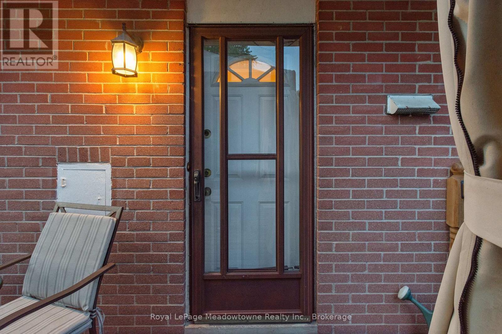 












1460 THETFORD COURT

,
Mississauga (Clarkson),




Ontario
L5J3N4


