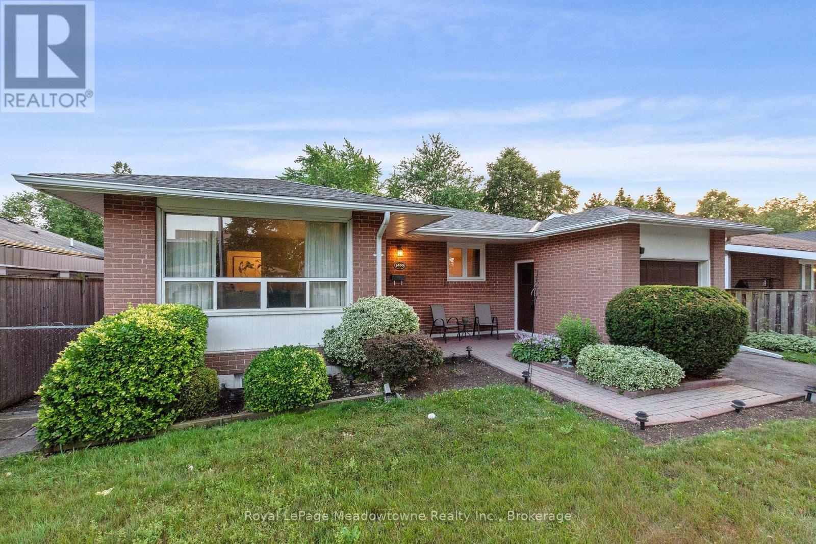 












1460 THETFORD COURT

,
Mississauga (Clarkson),




Ontario
L5J3N4

