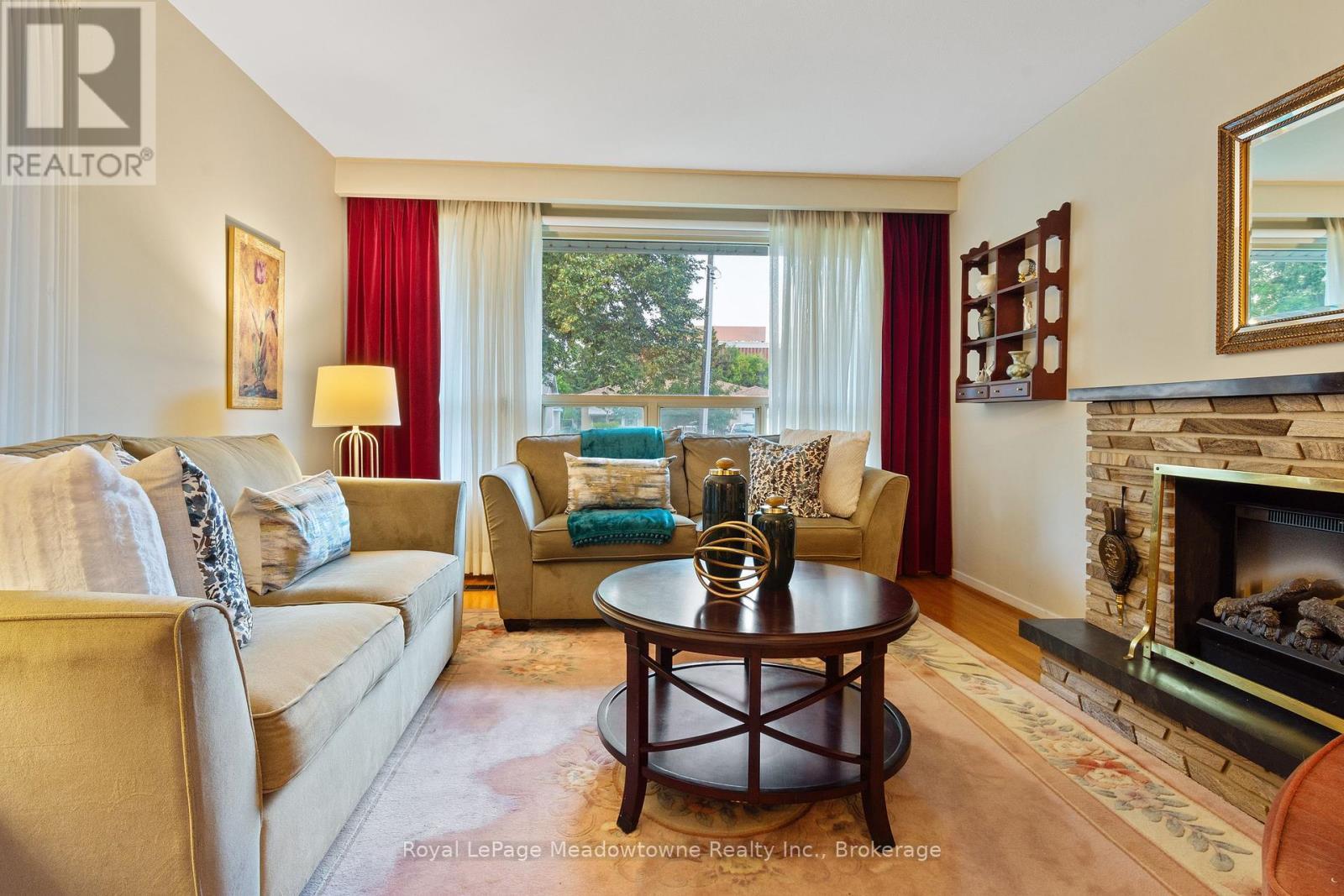 












1460 THETFORD COURT

,
Mississauga (Clarkson),




Ontario
L5J3N4

