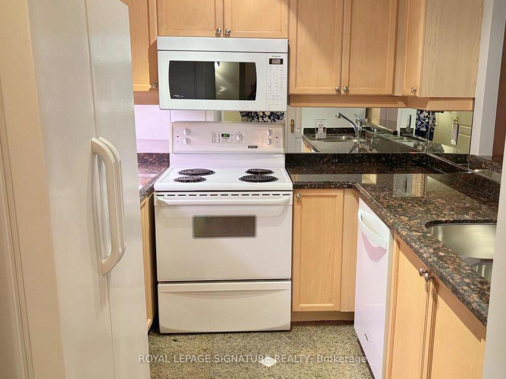









800


Spadina

Road, 404,
Toronto,




ON
M5P 3N2

