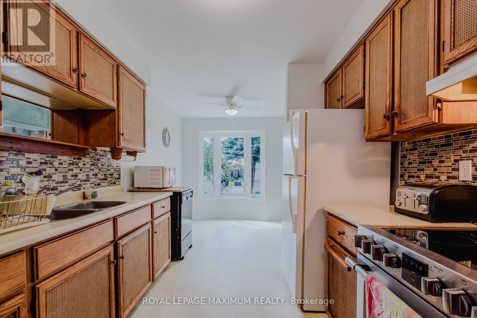 












6 CASSANDER CRESCENT

,
Brampton,




Ontario
L6Z1Z2


