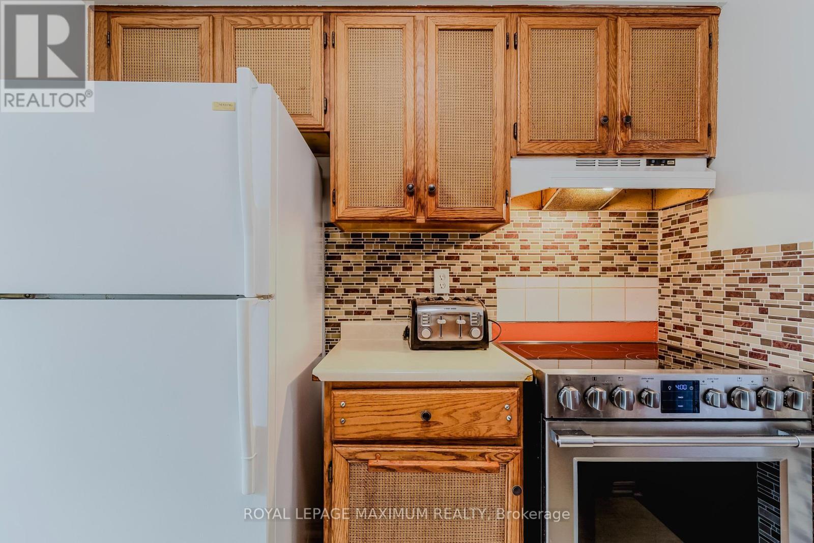 












6 CASSANDER CRESCENT

,
Brampton,




Ontario
L6Z1Z2

