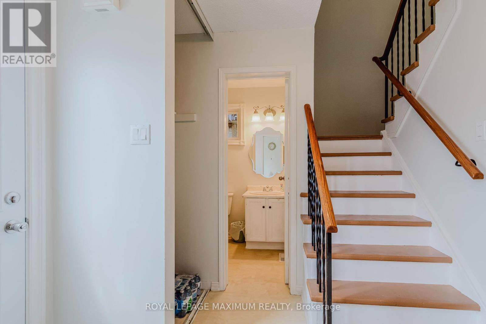 












6 CASSANDER CRESCENT

,
Brampton,




Ontario
L6Z1Z2

