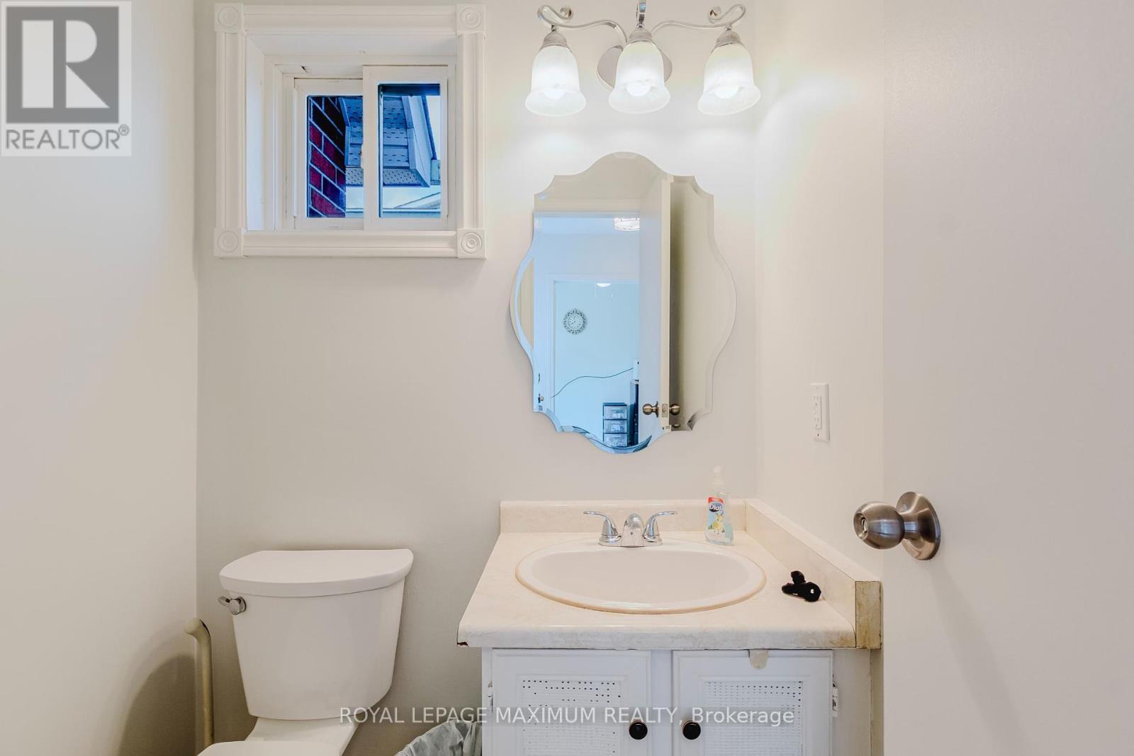 












6 CASSANDER CRESCENT

,
Brampton,




Ontario
L6Z1Z2

