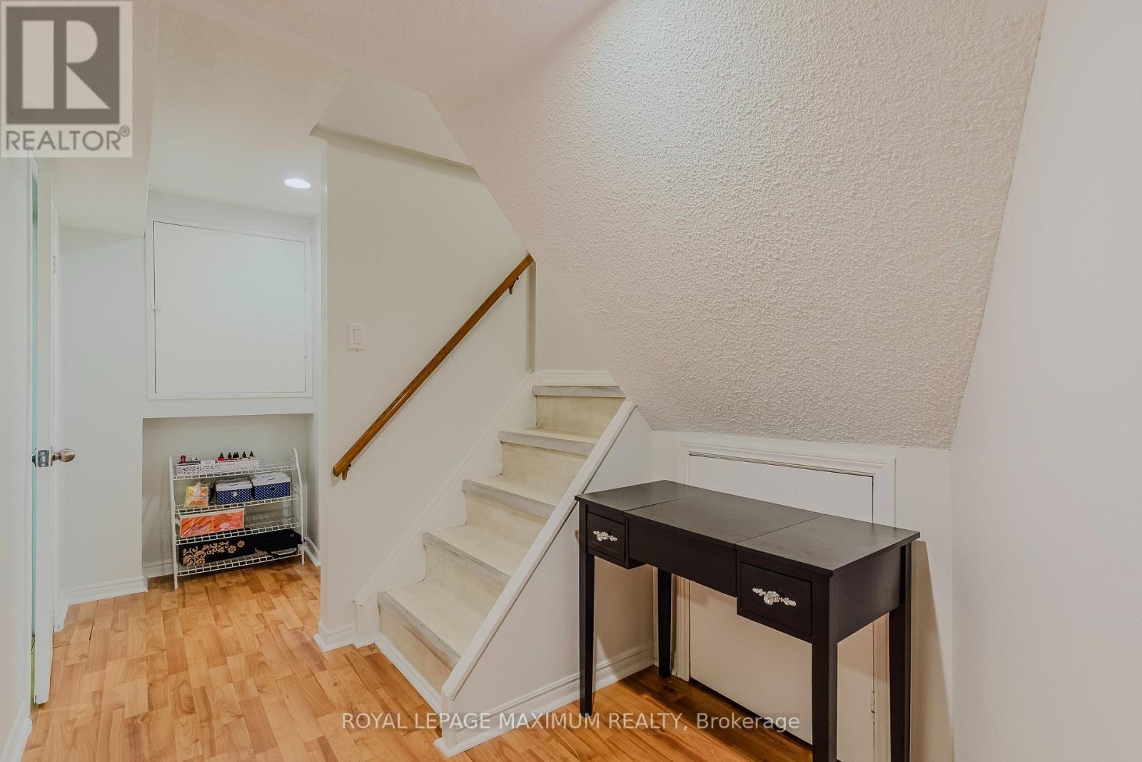 












6 CASSANDER CRESCENT

,
Brampton,




Ontario
L6Z1Z2

