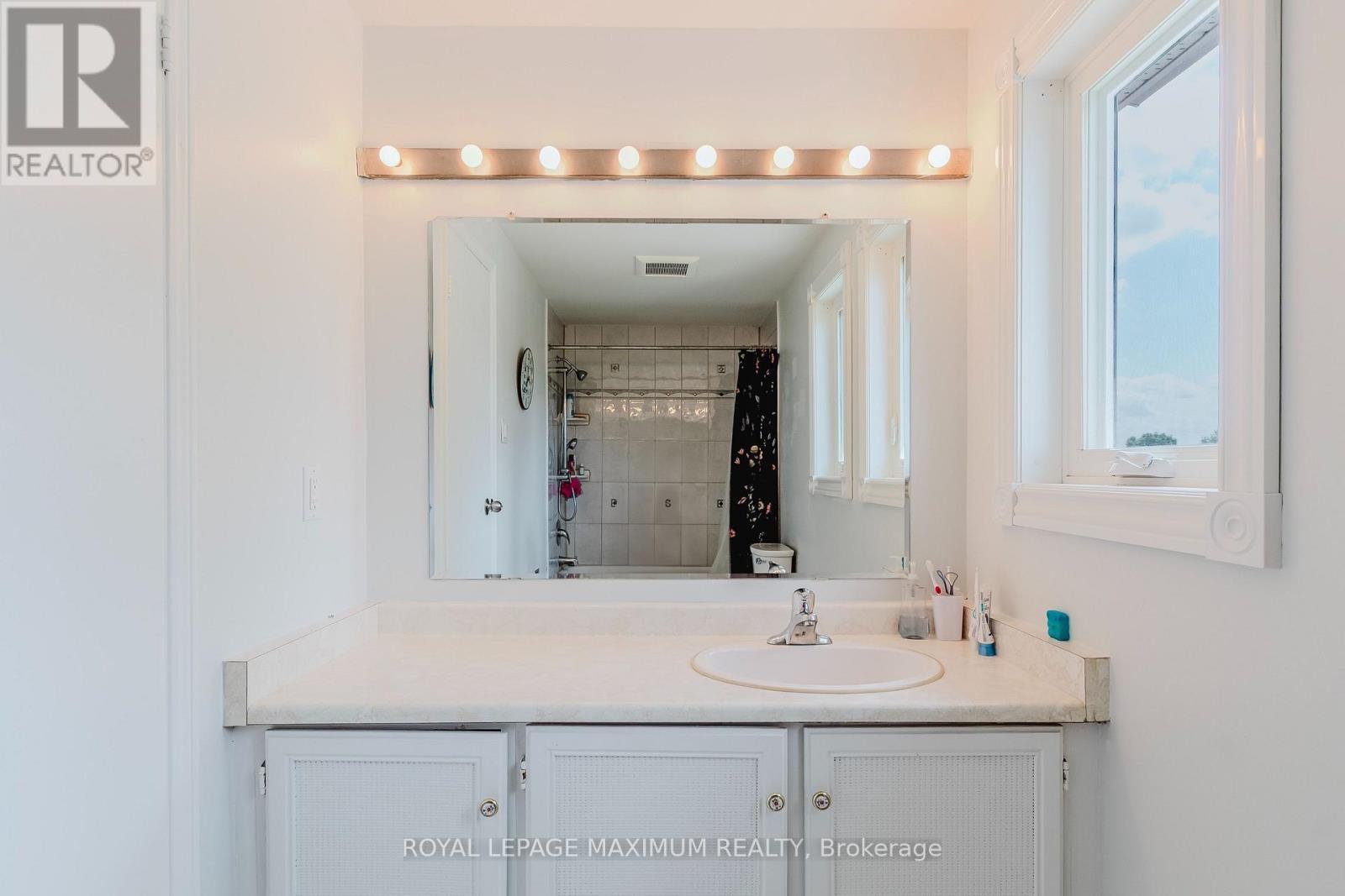












6 CASSANDER CRESCENT

,
Brampton,




Ontario
L6Z1Z2

