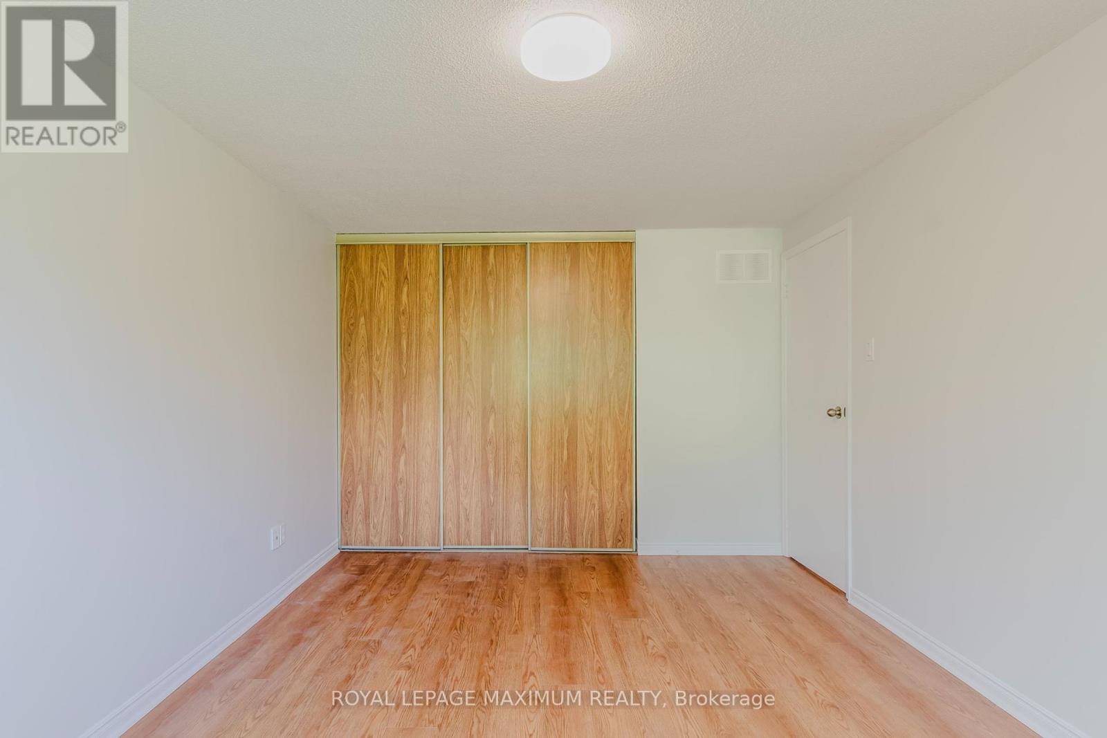 












6 CASSANDER CRESCENT

,
Brampton,




Ontario
L6Z1Z2

