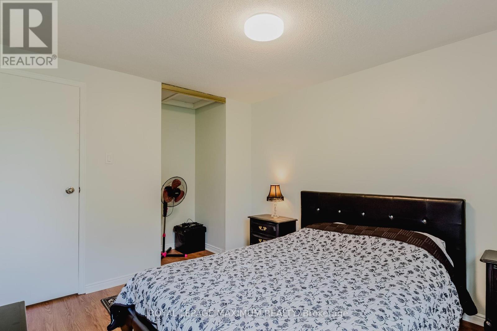 












6 CASSANDER CRESCENT

,
Brampton,




Ontario
L6Z1Z2

