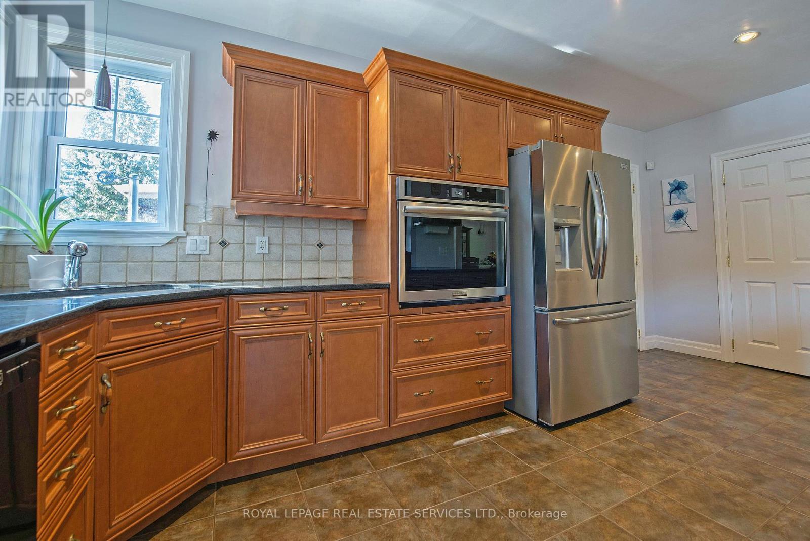 












419 PRINCESS AVENUE

,
London East,




Ontario
N6B2B2

