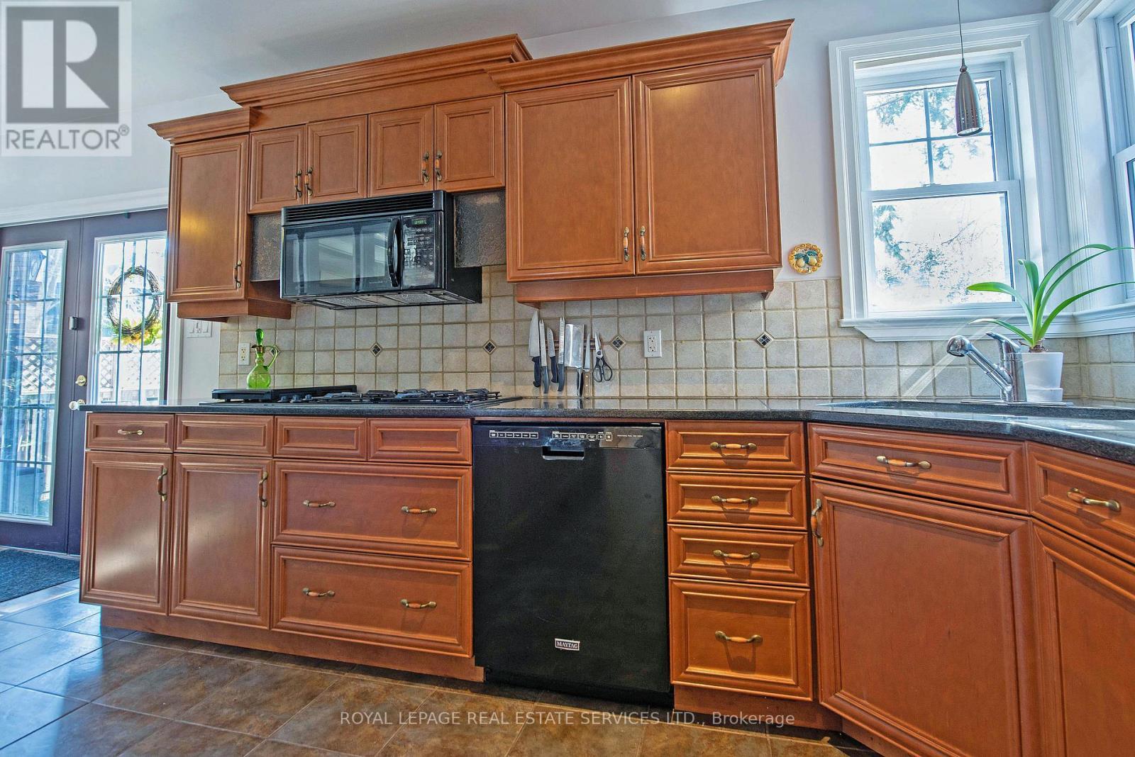 












419 PRINCESS AVENUE

,
London East,




Ontario
N6B2B2


