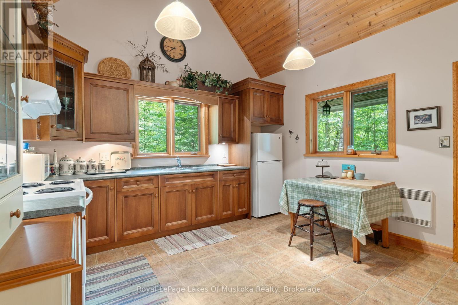 












1236 GRACE ROAD

,
Minden Hills (Minden),




Ontario
K0M2K0

