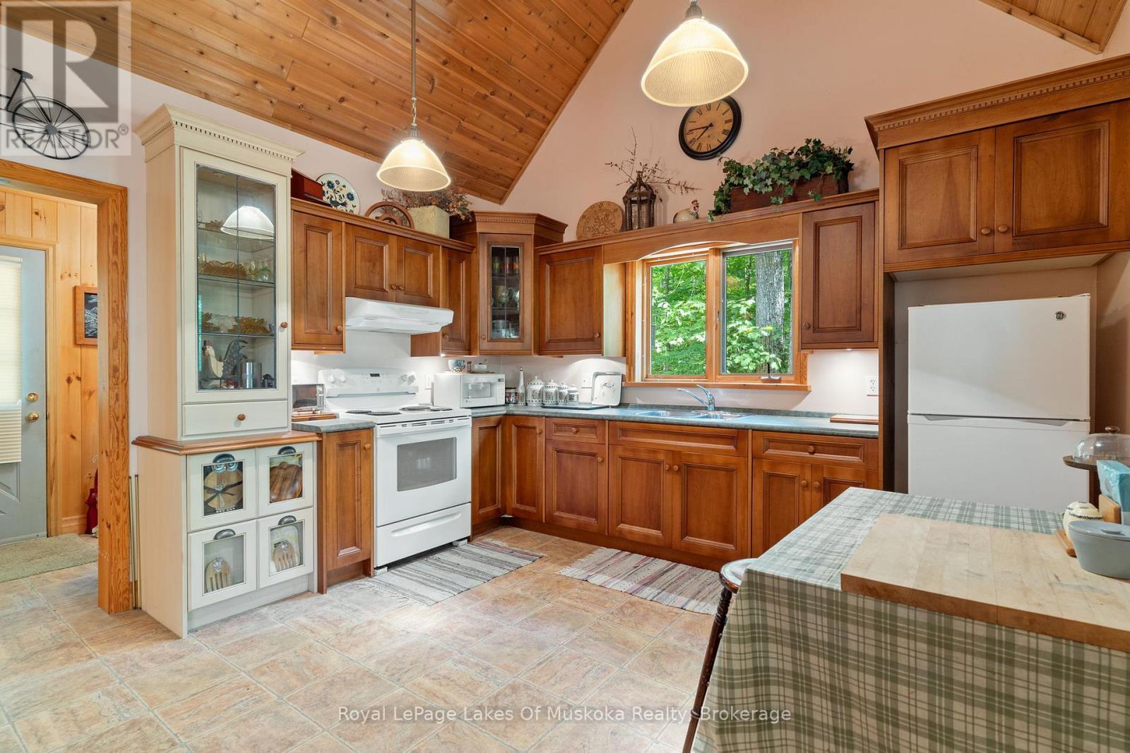 












1236 GRACE ROAD

,
Minden Hills (Minden),




Ontario
K0M2K0

