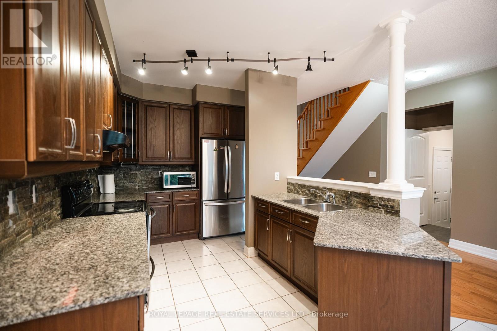 












258 HOLLOWAY TERRACE

,
Milton,




Ontario
L9T0S1

