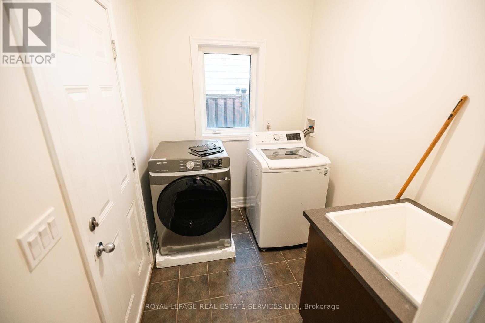 












258 HOLLOWAY TERRACE

,
Milton,




Ontario
L9T0S1

