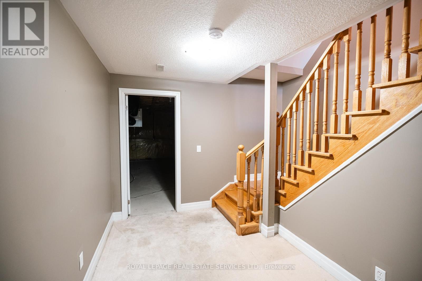 












258 HOLLOWAY TERRACE

,
Milton,




Ontario
L9T0S1


