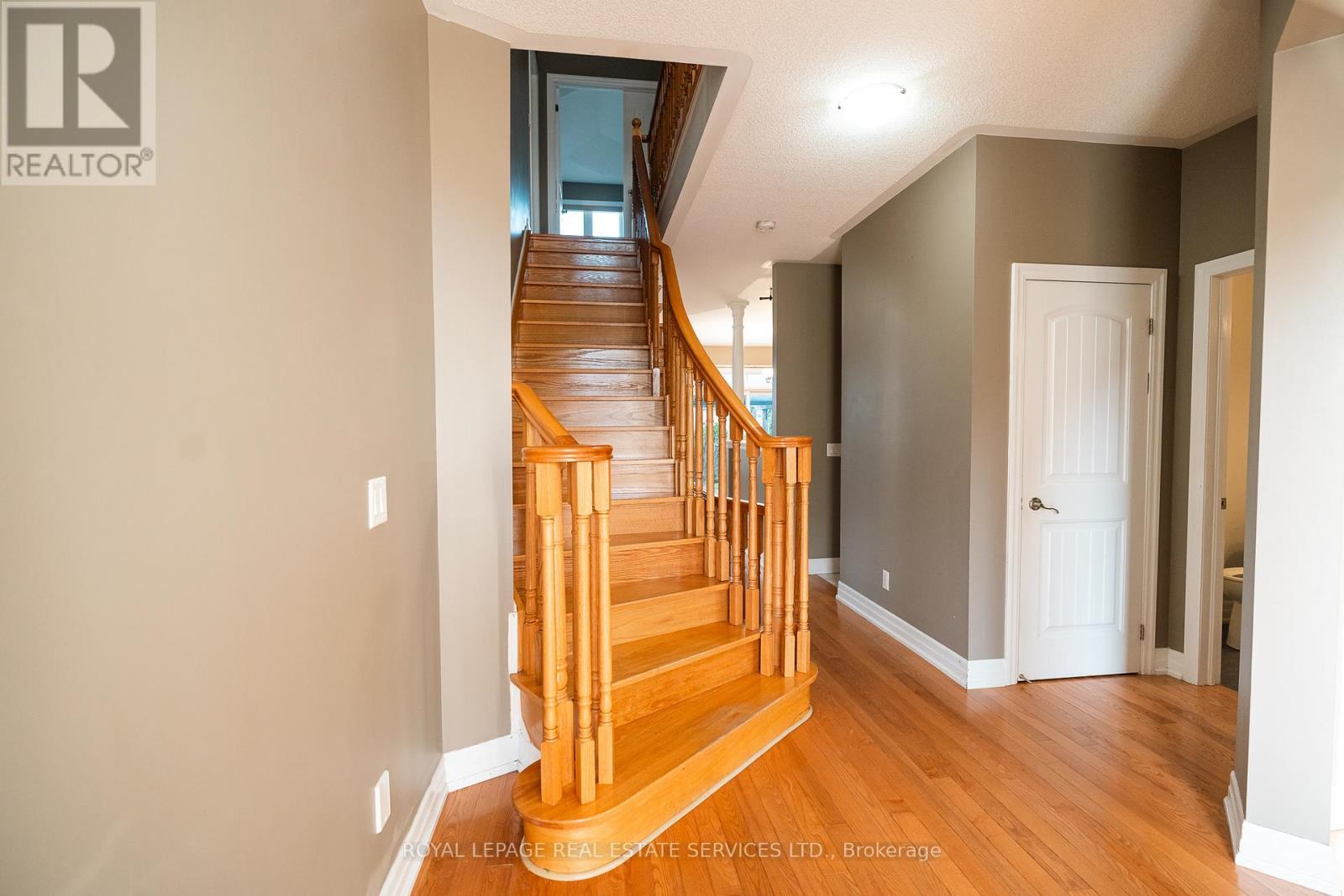 












258 HOLLOWAY TERRACE

,
Milton,




Ontario
L9T0S1

