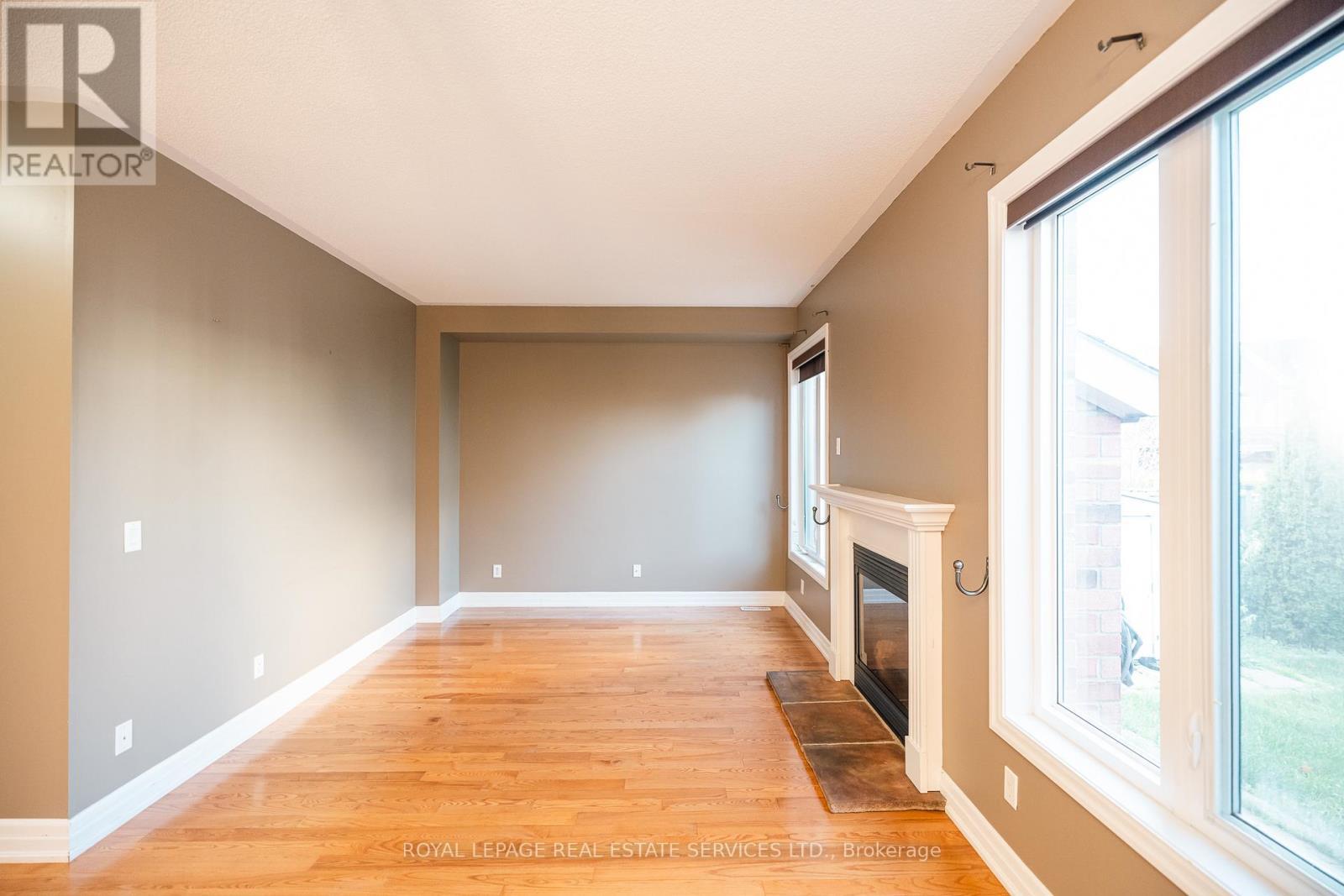 












258 HOLLOWAY TERRACE

,
Milton,




Ontario
L9T0S1

