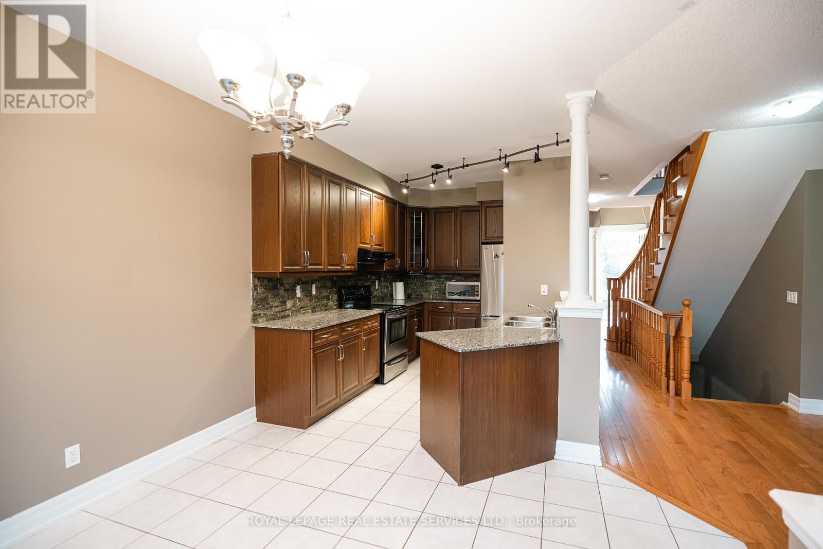 












258 HOLLOWAY TERRACE

,
Milton,




Ontario
L9T0S1

