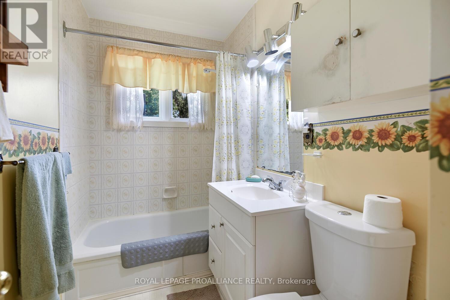 












3507 CHARLEVILLE ROAD

,
Augusta,




Ontario
K0E1T0

