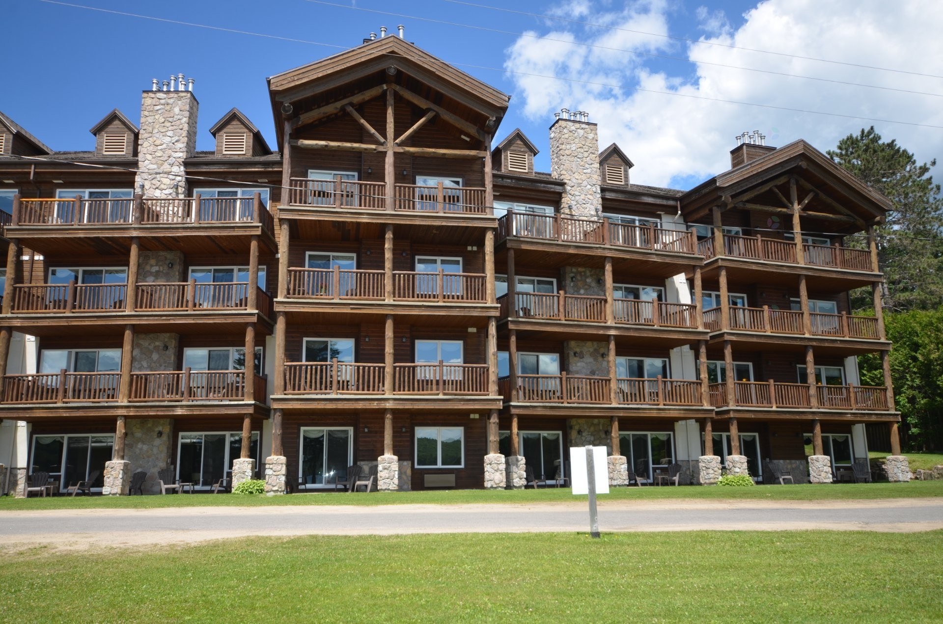 









2396


Rue Labelle

, 19,
Mont-Tremblant,




QC
J8E1T8


