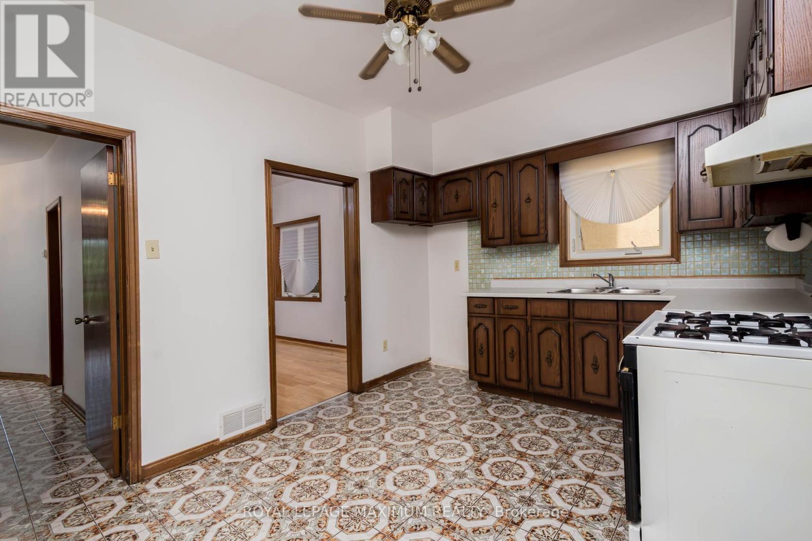 












161 CALEDONIA ROAD

,
Toronto,




Ontario
M6E4S8

