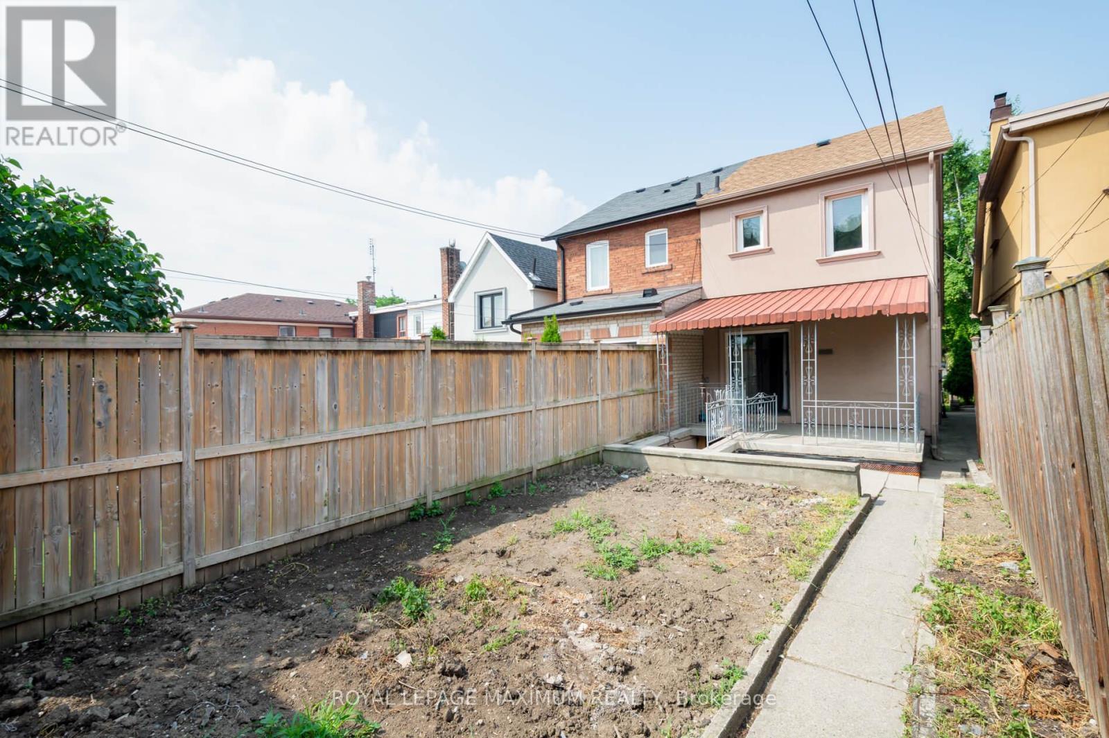 












161 CALEDONIA ROAD

,
Toronto,




Ontario
M6E4S8

