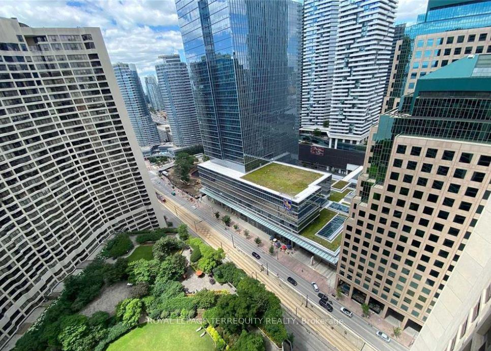 









33


Harbour

Square, 3234,
Toronto,




ON
M5J 2G2

