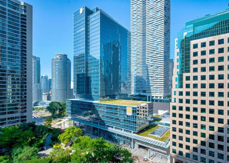 









33


Harbour

Square, 3234,
Toronto,




ON
M5J 2G2

