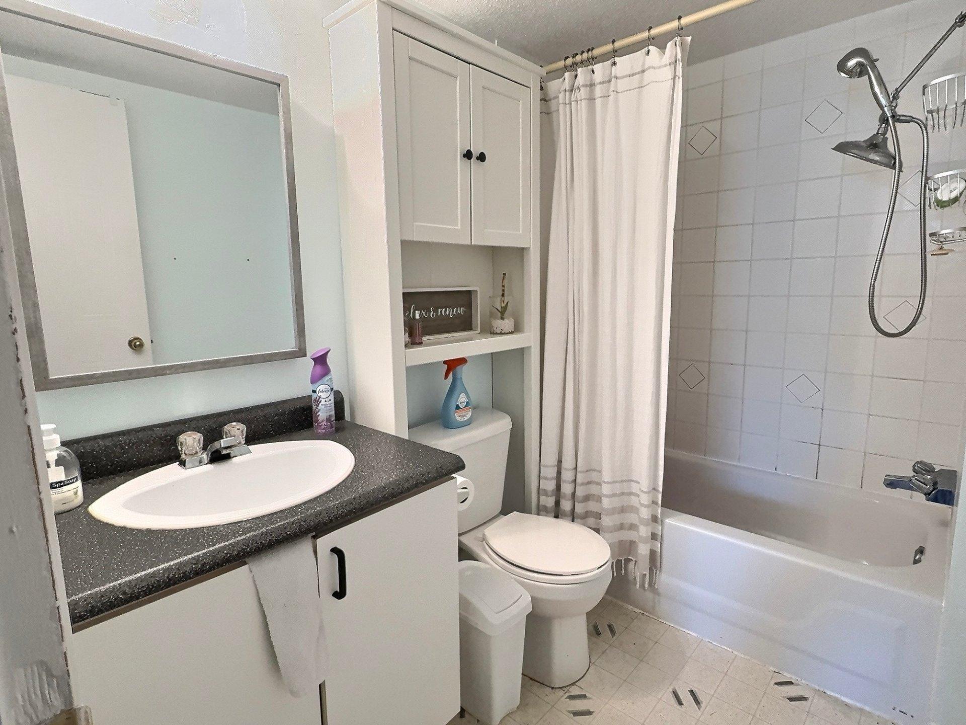 









22


Rue Demontigny

,
Gatineau (Hull),




QC
J8Y4L3

