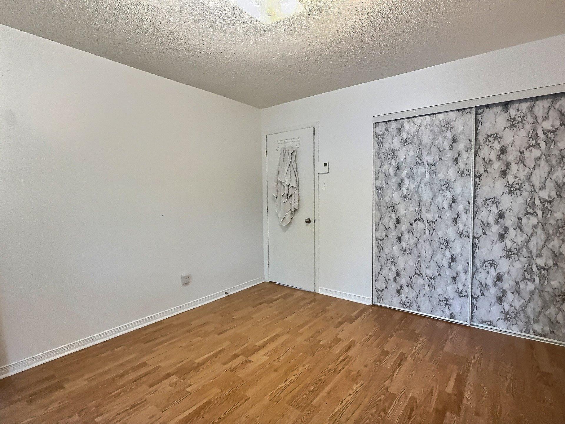 









22


Rue Demontigny

,
Gatineau (Hull),




QC
J8Y4L3

