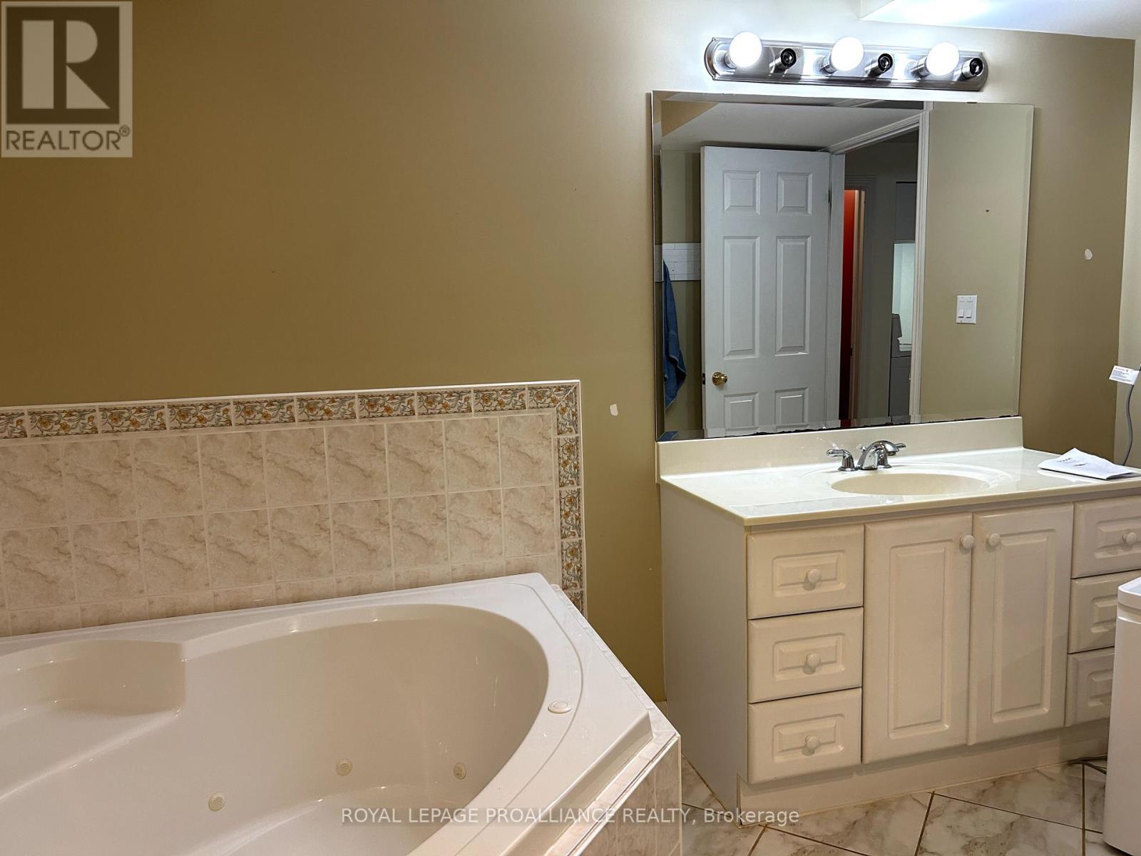 












273 PARKVIEW HILLS DRIVE

,
Cobourg,




Ontario
K9A5S3

