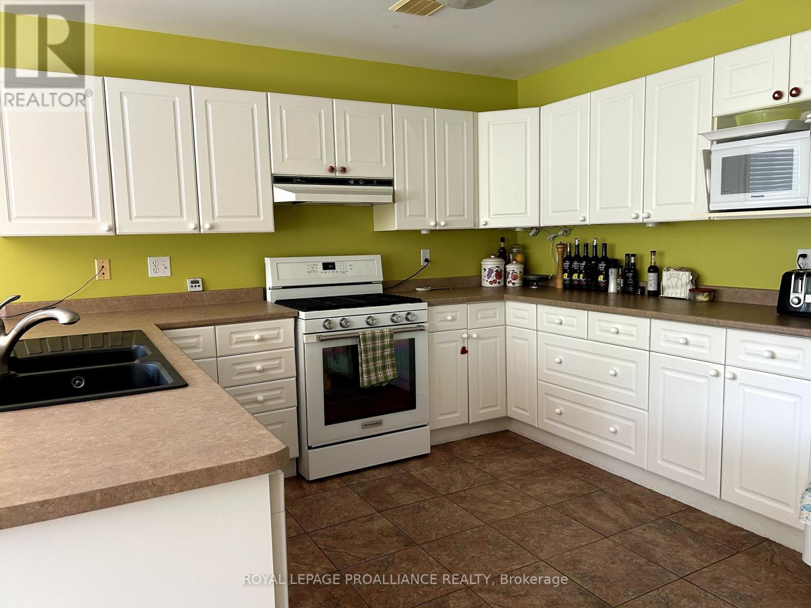 












273 PARKVIEW HILLS DRIVE

,
Cobourg,




Ontario
K9A5S3

