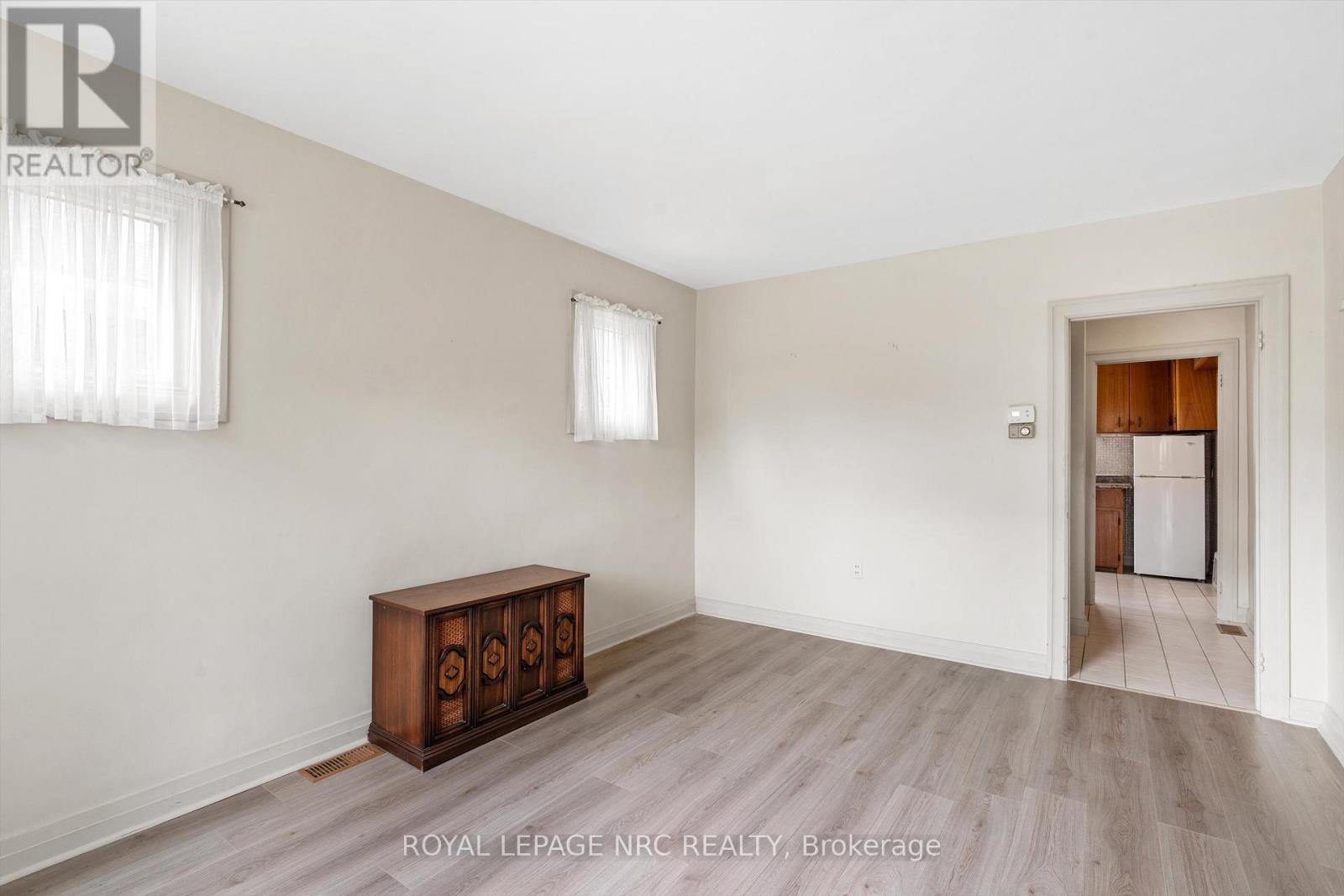 












51 CURRIE STREET

,
St. Catharines (Facer),




Ontario
L2M5M9

