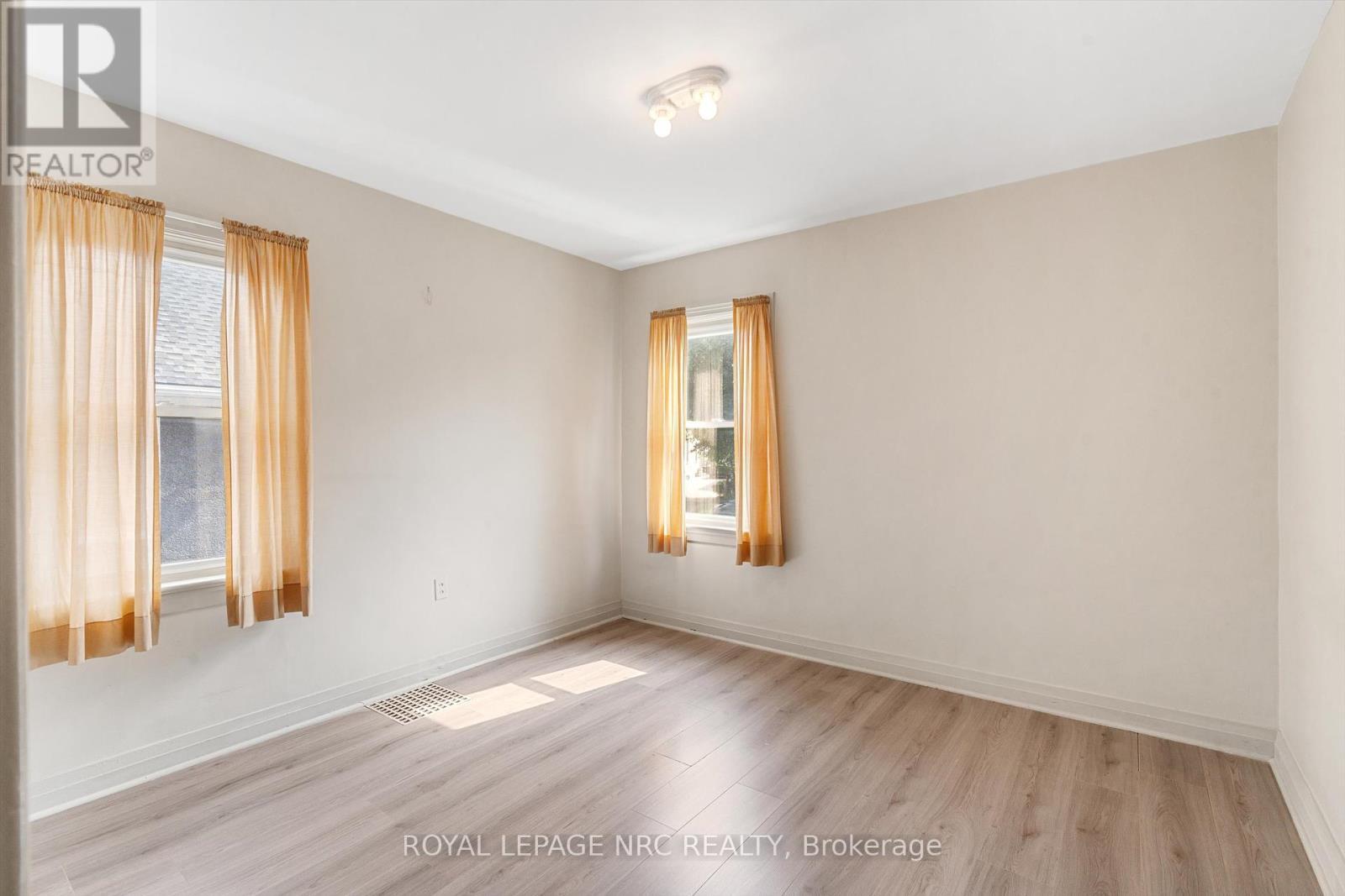 












51 CURRIE STREET

,
St. Catharines (Facer),




Ontario
L2M5M9

