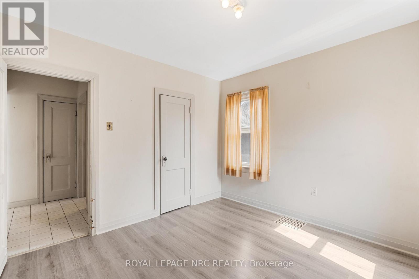 












51 CURRIE STREET

,
St. Catharines (Facer),




Ontario
L2M5M9


