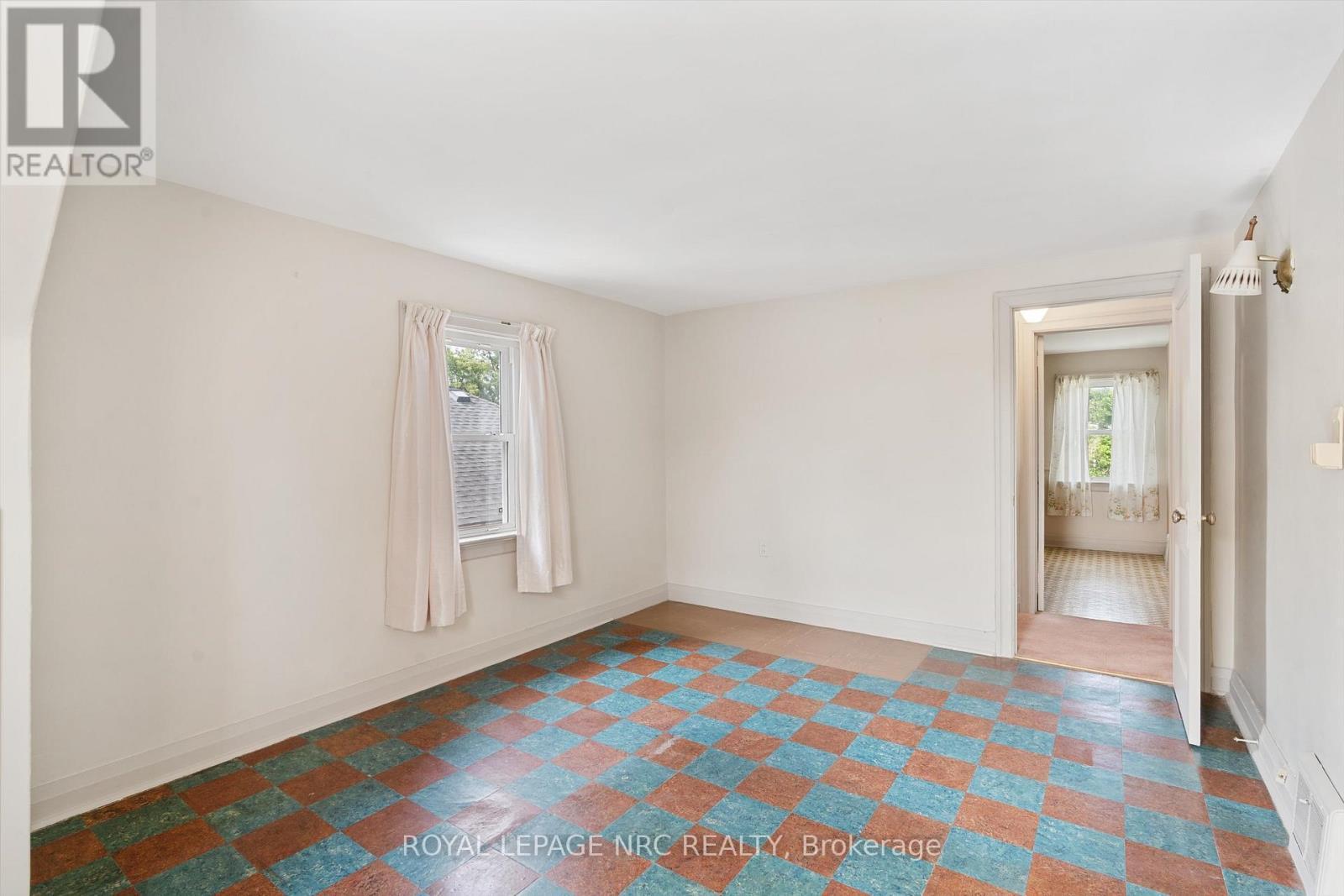 












51 CURRIE STREET

,
St. Catharines (Facer),




Ontario
L2M5M9

