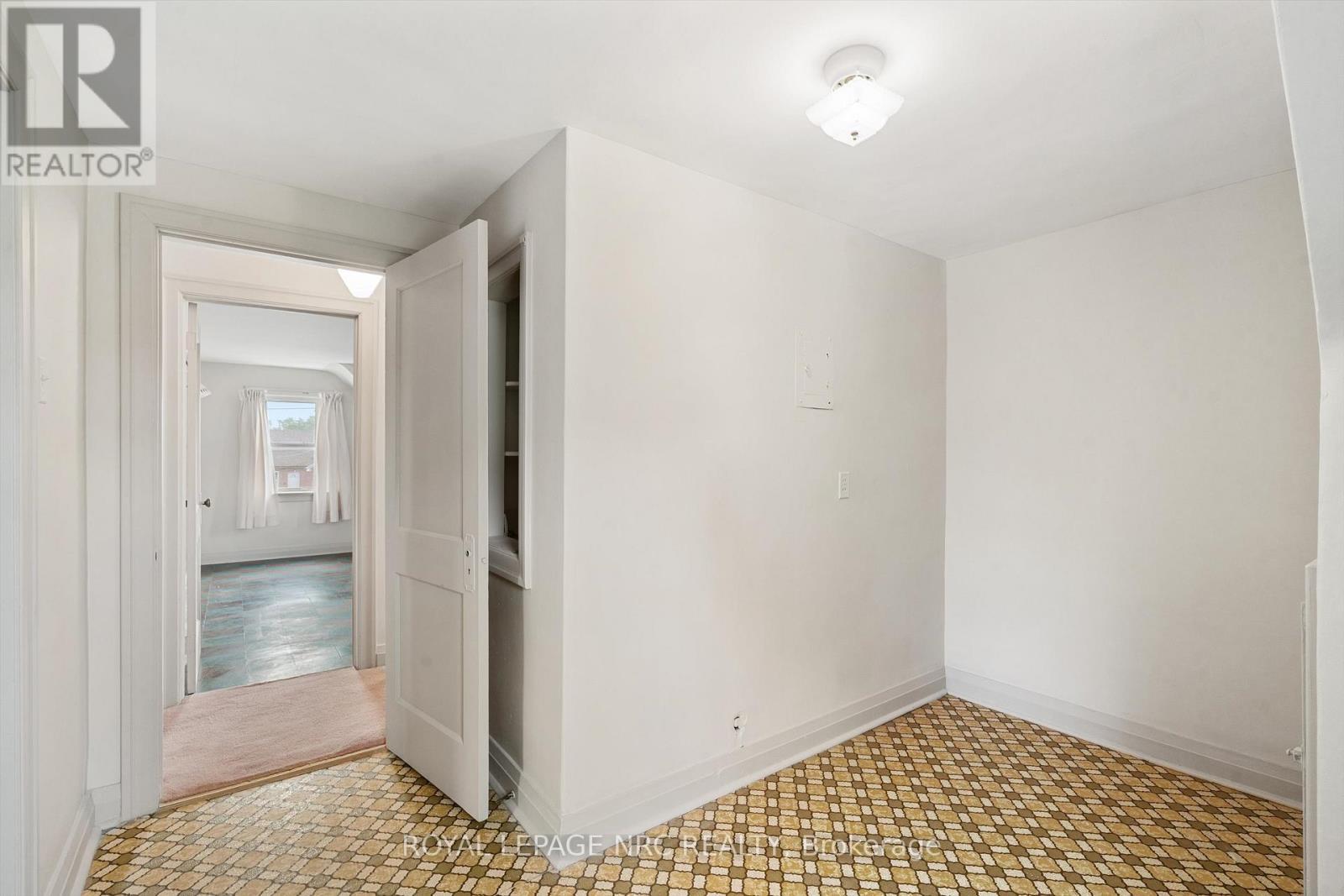 












51 CURRIE STREET

,
St. Catharines (Facer),




Ontario
L2M5M9


