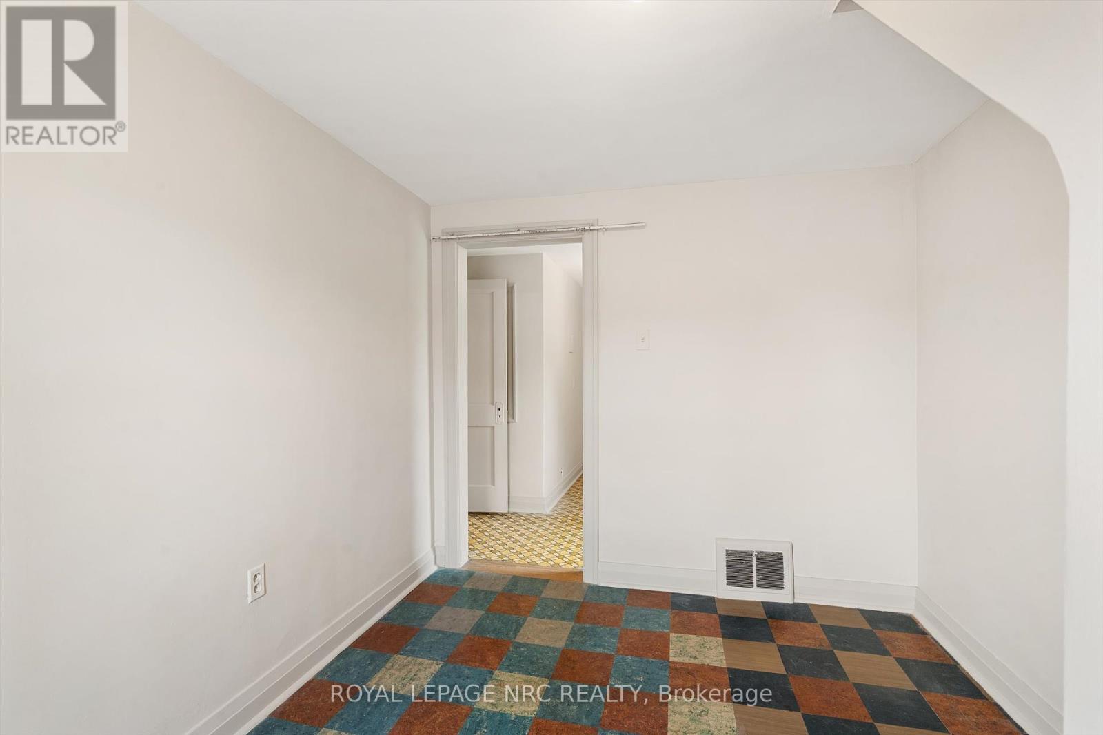 












51 CURRIE STREET

,
St. Catharines (Facer),




Ontario
L2M5M9

