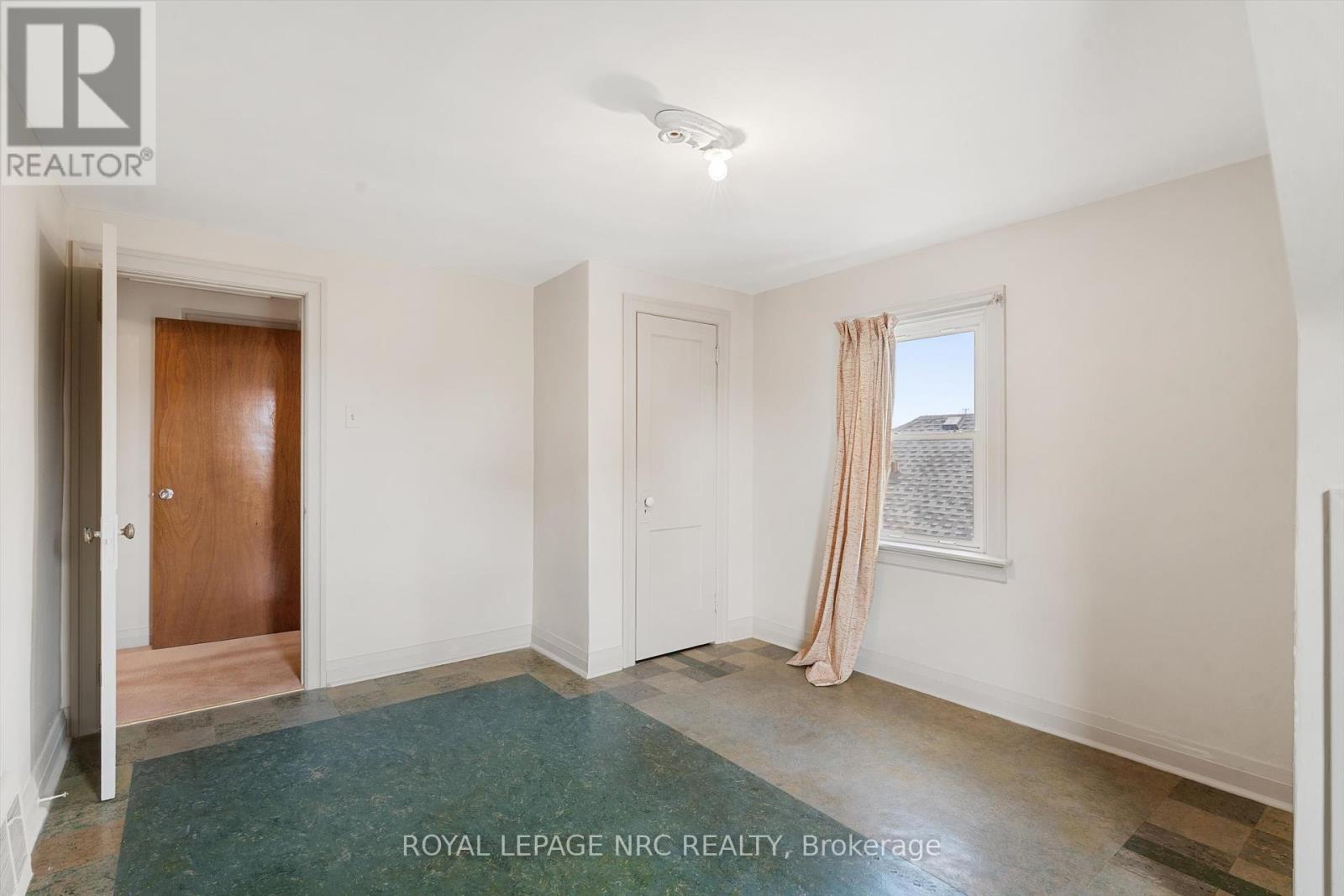 












51 CURRIE STREET

,
St. Catharines (Facer),




Ontario
L2M5M9

