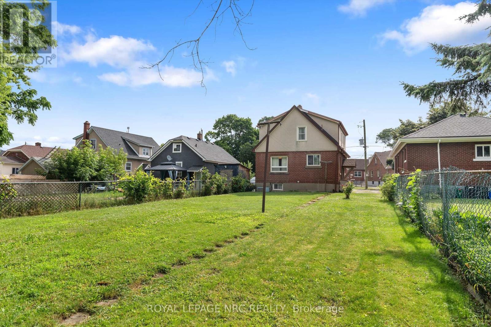 












51 CURRIE STREET

,
St. Catharines (Facer),




Ontario
L2M5M9

