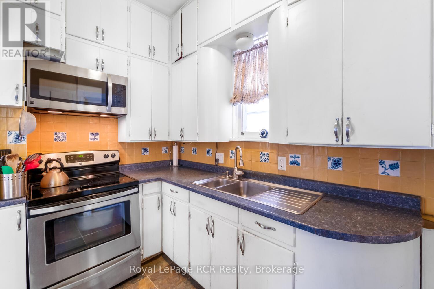 












391 BROWN STREET

,
South Bruce Peninsula,




Ontario
N0H2T0

