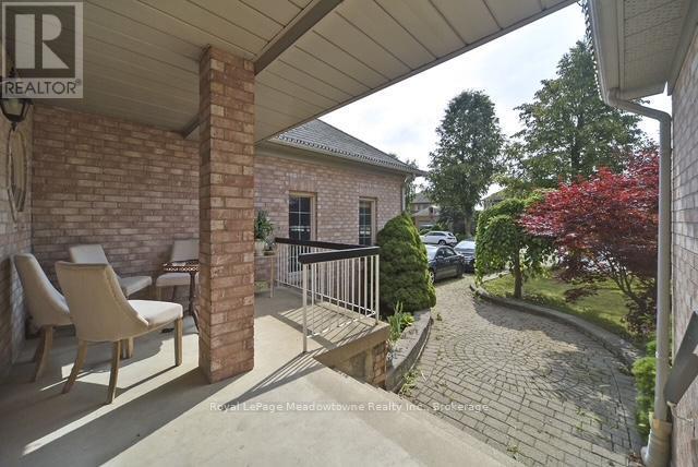 












30 MILLRUN CRESCENT N

,
Vaughan (Islington Woods),




Ontario
L4H1A4

