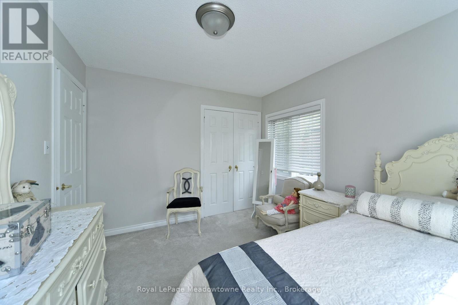 












30 MILLRUN CRESCENT N

,
Vaughan (Islington Woods),




Ontario
L4H1A4


