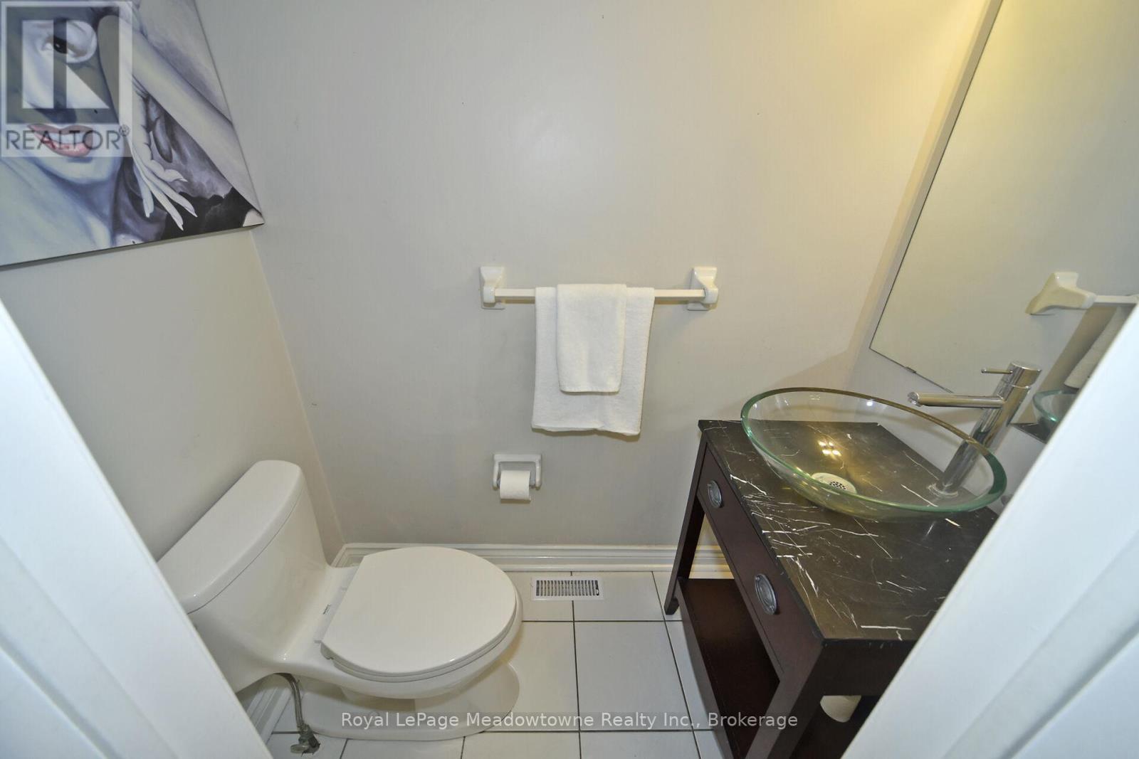 












30 MILLRUN CRESCENT N

,
Vaughan (Islington Woods),




Ontario
L4H1A4

