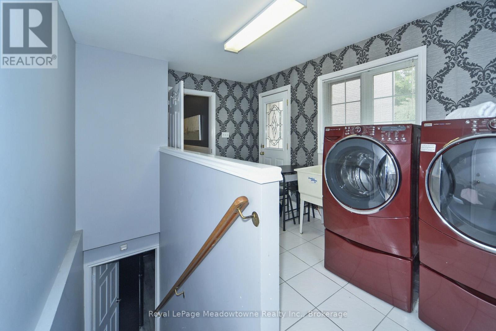 












30 MILLRUN CRESCENT N

,
Vaughan (Islington Woods),




Ontario
L4H1A4

