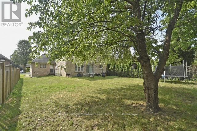 












30 MILLRUN CRESCENT N

,
Vaughan (Islington Woods),




Ontario
L4H1A4

