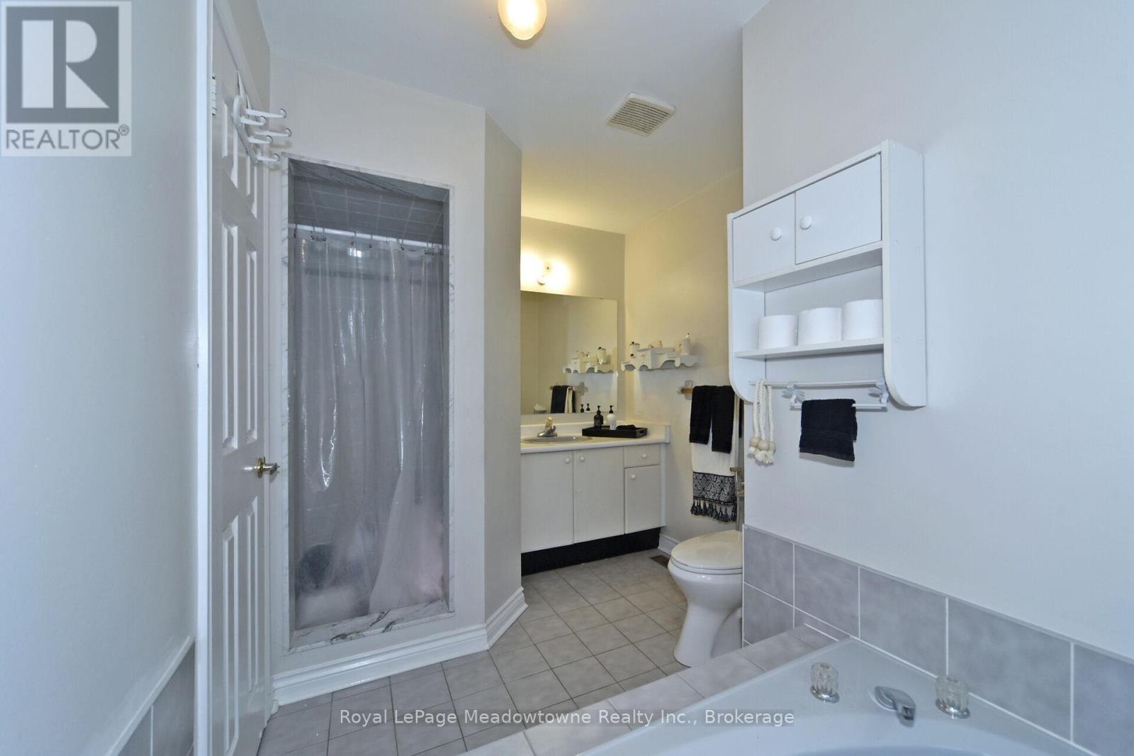 












30 MILLRUN CRESCENT N

,
Vaughan (Islington Woods),




Ontario
L4H1A4

