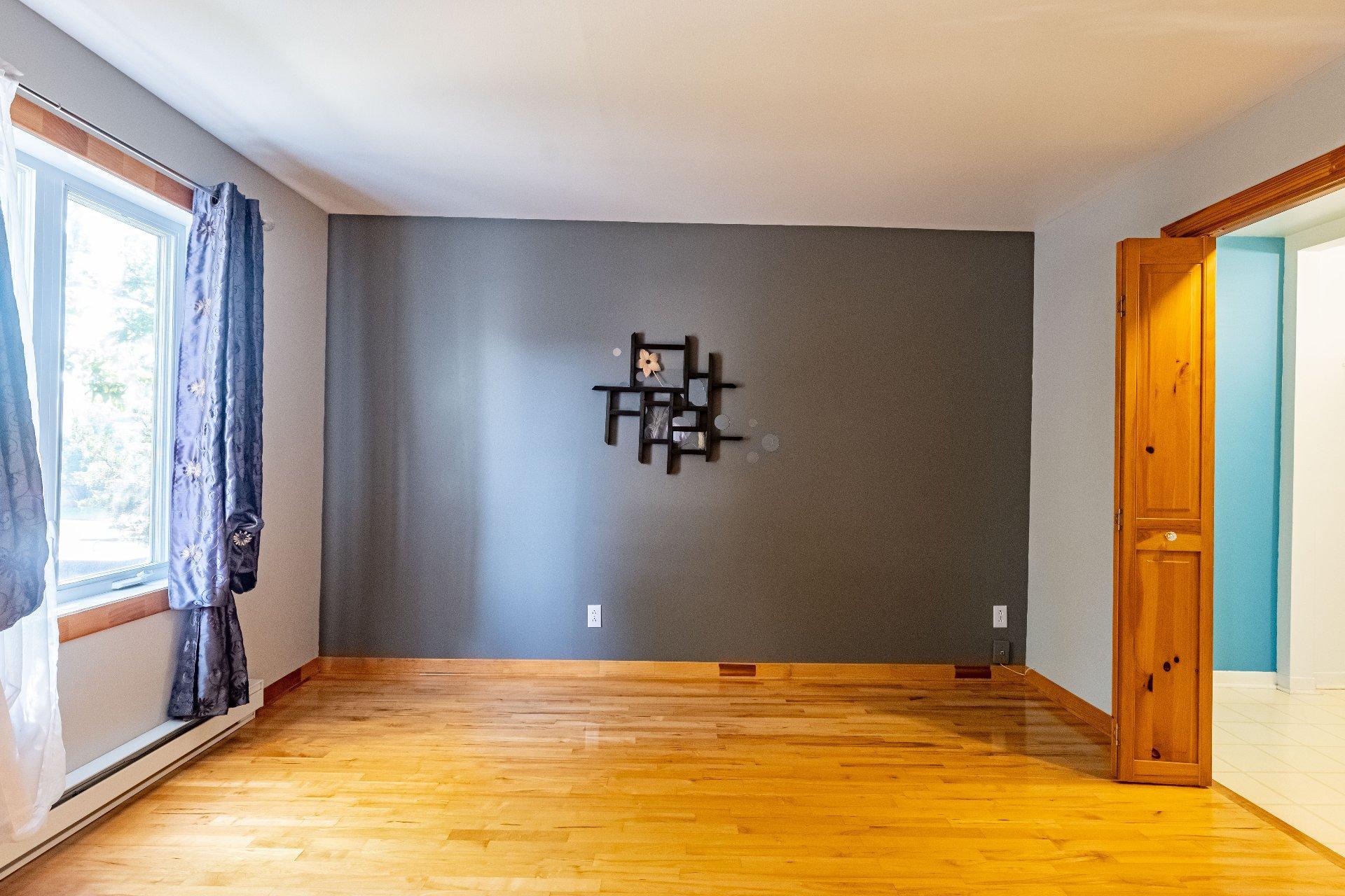 









575


Rue Poupart

,
La Prairie,




QC
J5R2V3

