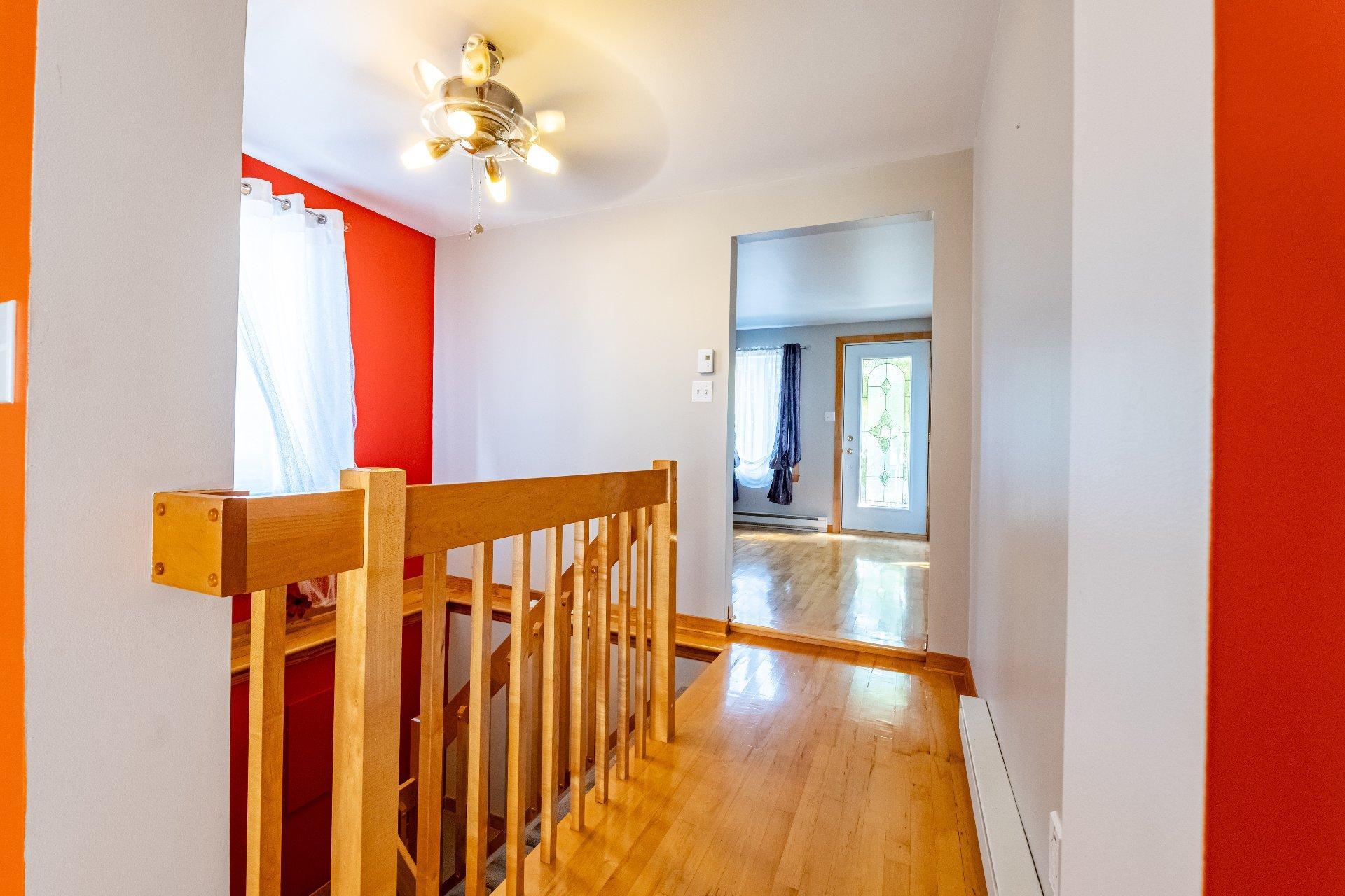 









575


Rue Poupart

,
La Prairie,




QC
J5R2V3

