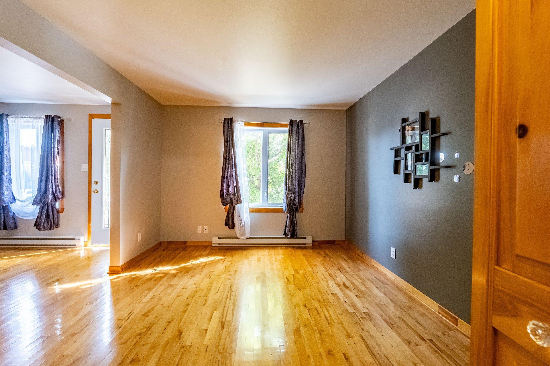 









575


Rue Poupart

,
La Prairie,




QC
J5R2V3

